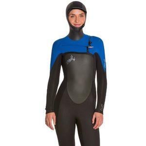 O’Neill Women’s Wetsuit Size 10 4/5 mm with Hood!